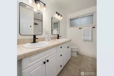 732 NE Roswell Drive, Bremerton, WA 98310 - Photo 17