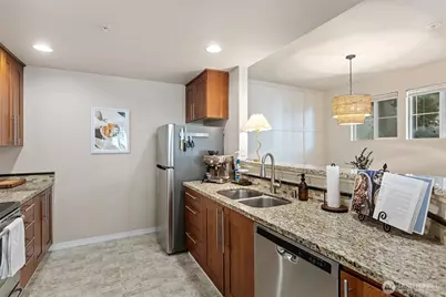 2034 Newport Way NW #11-1, Issaquah, WA 98027 - Photo 7
