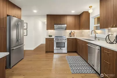 4331 NE 57th Street, Seattle, WA 98105 - Photo 5