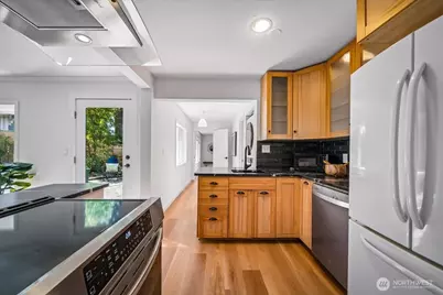 14346 Interlake Avenue N, Seattle, WA 98133 - Photo 9