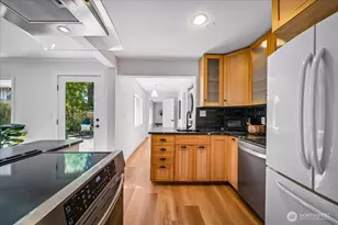 14346 Interlake Ave N, Seattle, WA 98133 - Photo 9
