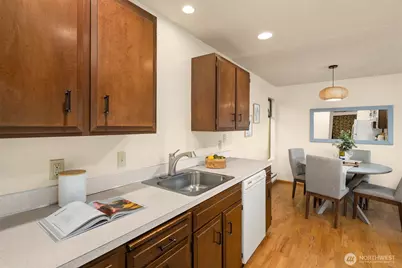 7064 35th Avenue NE #22, Seattle, WA 98115 - Photo 3