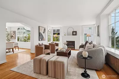 1009 W Crockett Street, Seattle, WA 98119 - Photo 9
