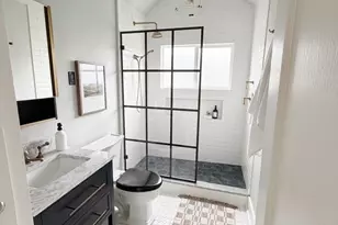 1009 W Crockett St, Seattle, WA 98119 - Photo 21
