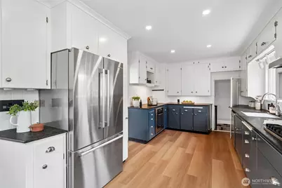1009 W Crockett Street, Seattle, WA 98119 - Photo 15