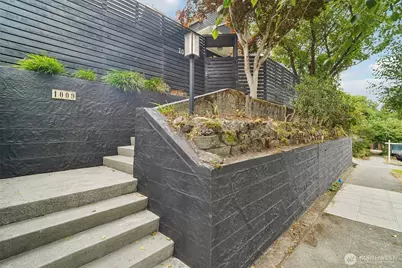 1009 W Crockett Street, Seattle, WA 98119 - Photo 5