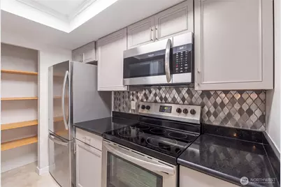 701 SW 5th Court #B301, Renton, WA 98057 - Photo 11
