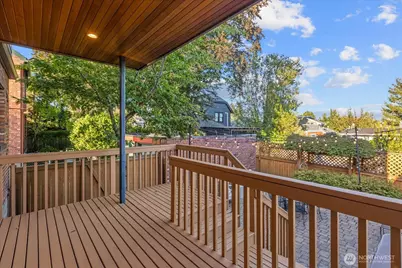 4124 Burke Avenue N, Seattle, WA 98103 - Photo 13