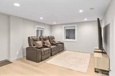 4124 Burke Avenue N, Seattle, WA 98103 - Photo 31
