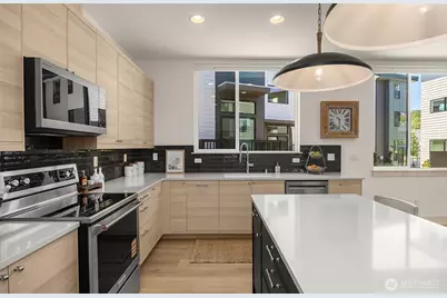 3007 S Dakota St, Seattle, WA 98108 - Photo 7