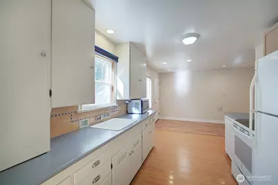 1210 NE 95th Street, Seattle, WA 98115 - Photo 7