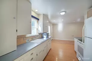 1210 NE 95th St, Seattle, WA 98115 - Photo 7