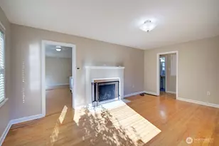 1210 NE 95th St, Seattle, WA 98115 - Photo 5