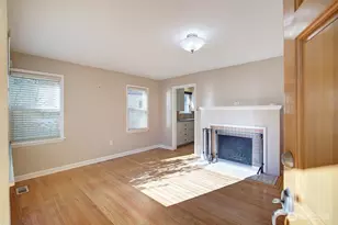 1210 NE 95th St, Seattle, WA 98115 - Photo 3