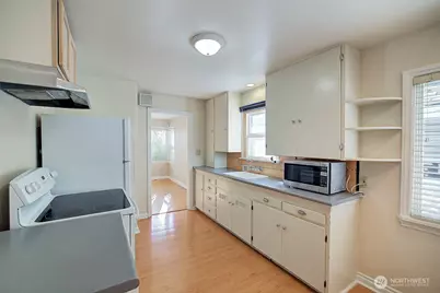 1210 NE 95th Street, Seattle, WA 98115 - Photo 9