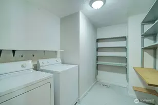 1210 NE 95th St, Seattle, WA 98115 - Photo 13