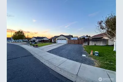 1616 NE Pirate Lane, Moses Lake, WA 98837 - Photo 13