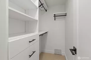 10322 Ashworth Ave N, Seattle, WA 98133 - Photo 15