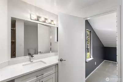 10 143rd Avenue SE, Bellevue, WA 98007 - Photo 17