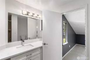 10 143rd Ave SE, Bellevue, WA 98007 - Photo 17