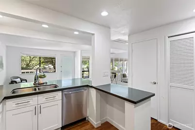 10 143rd Avenue SE, Bellevue, WA 98007 - Photo 13