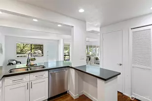 10 143rd Ave SE, Bellevue, WA 98007 - Photo 13