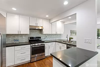 10 143rd Avenue SE, Bellevue, WA 98007 - Photo 11