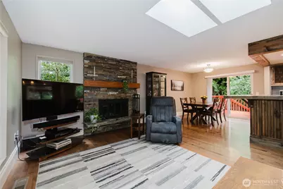 8206 University Point Circle NE, Bremerton, WA 98311 - Photo 5