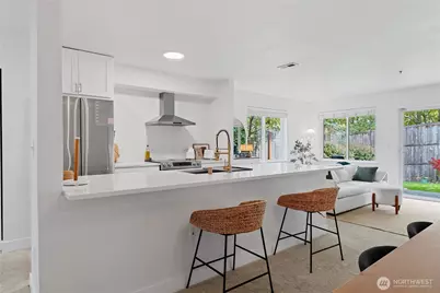 901 E Marine View Drive #305, Everett, WA 98201 - Photo 5