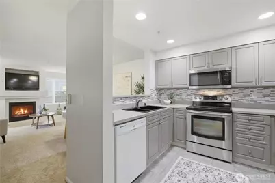 4343 Roosevelt Way NE #404, Seattle, WA 98105 - Photo 9
