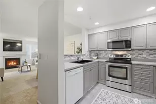 4343 Roosevelt Way NE, Seattle, WA 98105 - Photo 9