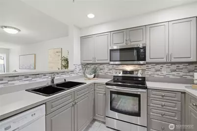 4343 Roosevelt Way NE #404, Seattle, WA 98105 - Photo 11
