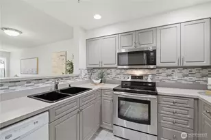4343 Roosevelt Way NE, Seattle, WA 98105 - Photo 11
