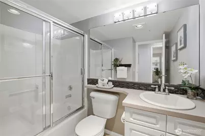 4343 Roosevelt Way NE #404, Seattle, WA 98105 - Photo 19