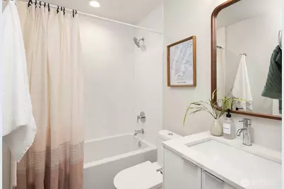 639 18th Avenue W, Kirkland, WA 98033 - Photo 13