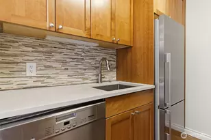 800 N Allen Pl, Seattle, WA 98103 - Photo 11