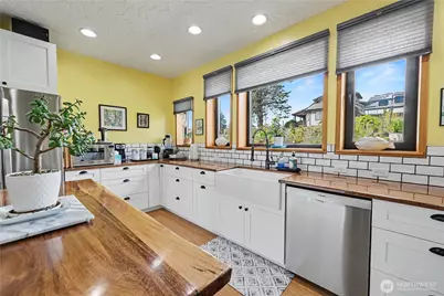 1027 W Seventh Street, Port Angeles, WA 98363 - Photo 3