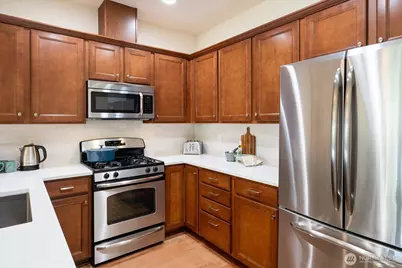 1804 10th Avenue NE #1320, Issaquah, WA 98029 - Photo 9