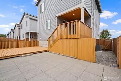 650 NW Gardenia Way, Bremerton, WA 98311 - Photo 19