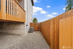 650 NW Gardenia Way, Bremerton, WA 98311 - Photo 17