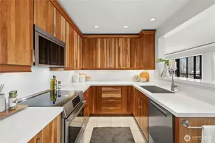 320 Melrose Ave E, Seattle, WA 98102 - Photo 7