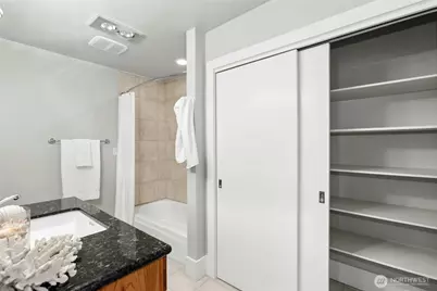 320 Melrose Avenue E #704, Seattle, WA 98102 - Photo 17
