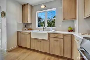 5549 B 34th Ave NE, Seattle, WA 98105 - Photo 11