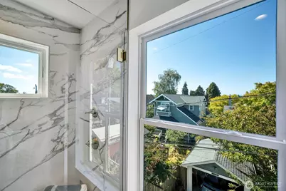 5549 B 34th Avenue NE, Seattle, WA 98105 - Photo 17