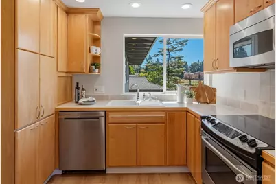 7430 143rd Avenue NE, Redmond, WA 98052 - Photo 9