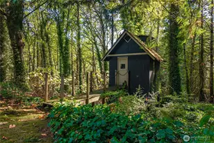 8051 NE Paulanna Ln, Bainbridge Island, WA 98110 - Photo 7