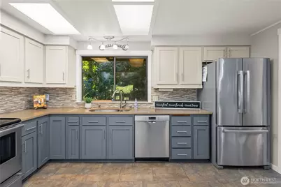 8051 NE Paulanna Lane, Bainbridge Island, WA 98110 - Photo 15