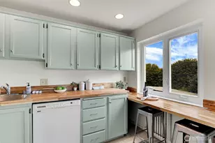 1800 Taylor Ave N, Seattle, WA 98109 - Photo 5
