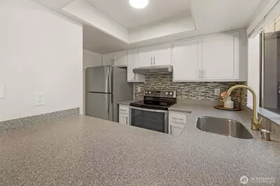 10819 NE 37th Place #221, Bellevue, WA 98004 - Photo 5
