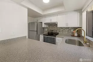 10819 NE 37th Pl, Bellevue, WA 98004 - Photo 5